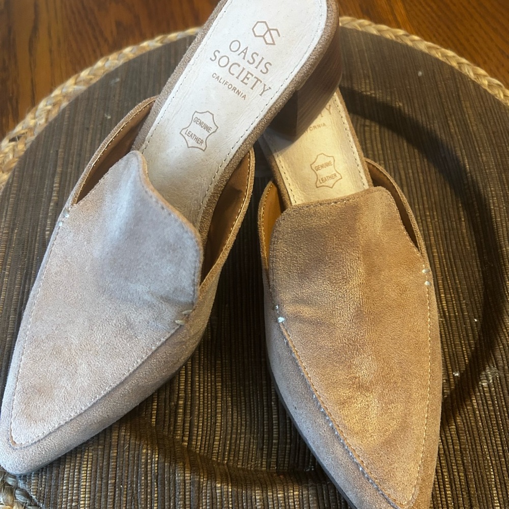 Tan suede heeled pointed mules